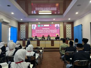 Kunjungan Peace Corps Amerika Serikat: Berbagi Strategi Belajar Bahasa Inggris yang Menyenangkan di SMA Darul Ulum 2 Unggulan BPPT